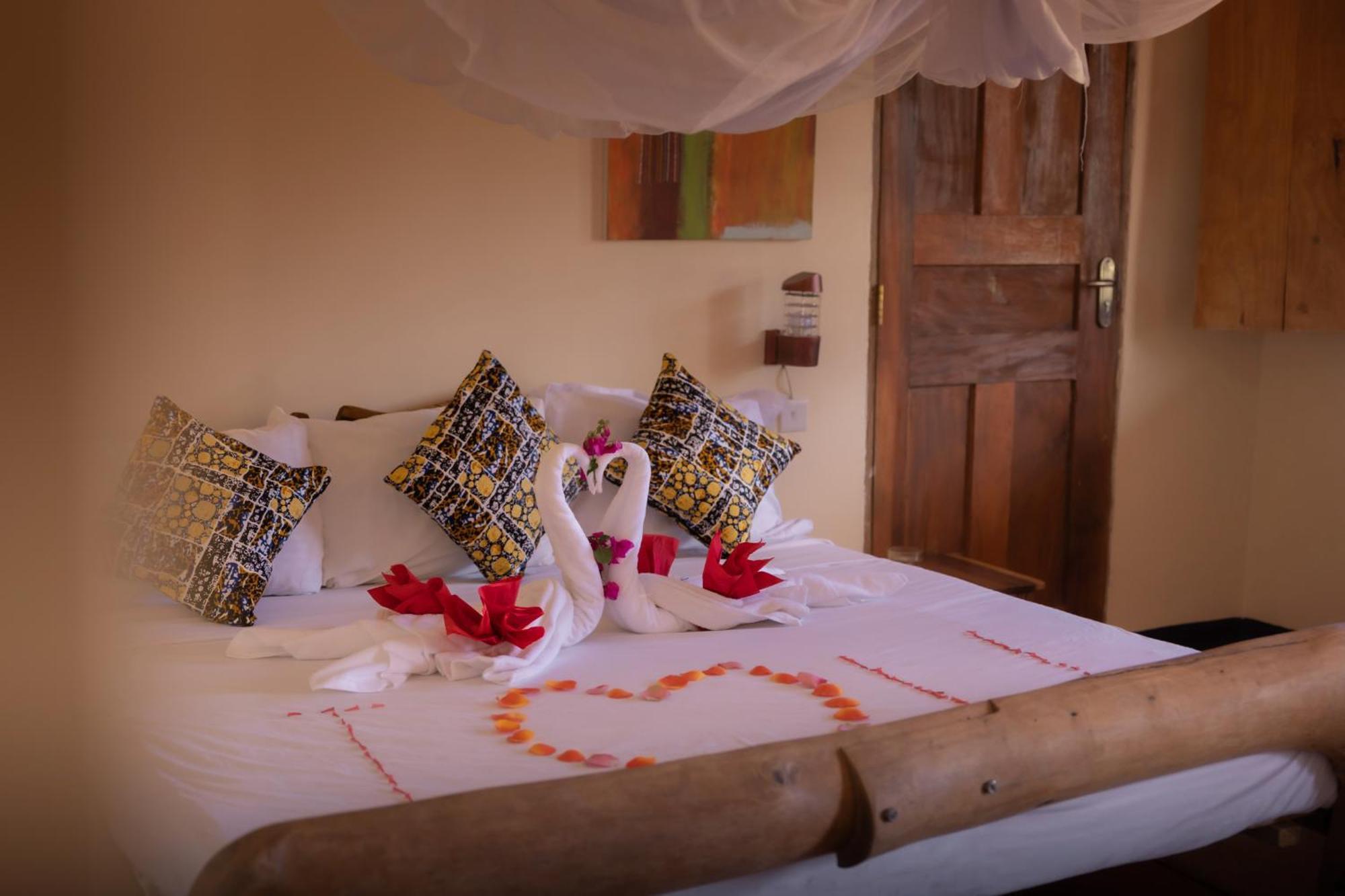 Lake Natron Maasai Giraffe Eco Lodge And Camping Mtowabaga 外观 照片