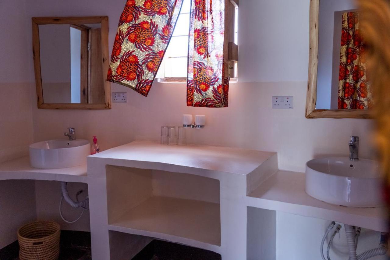 Lake Natron Maasai Giraffe Eco Lodge And Camping Mtowabaga 外观 照片
